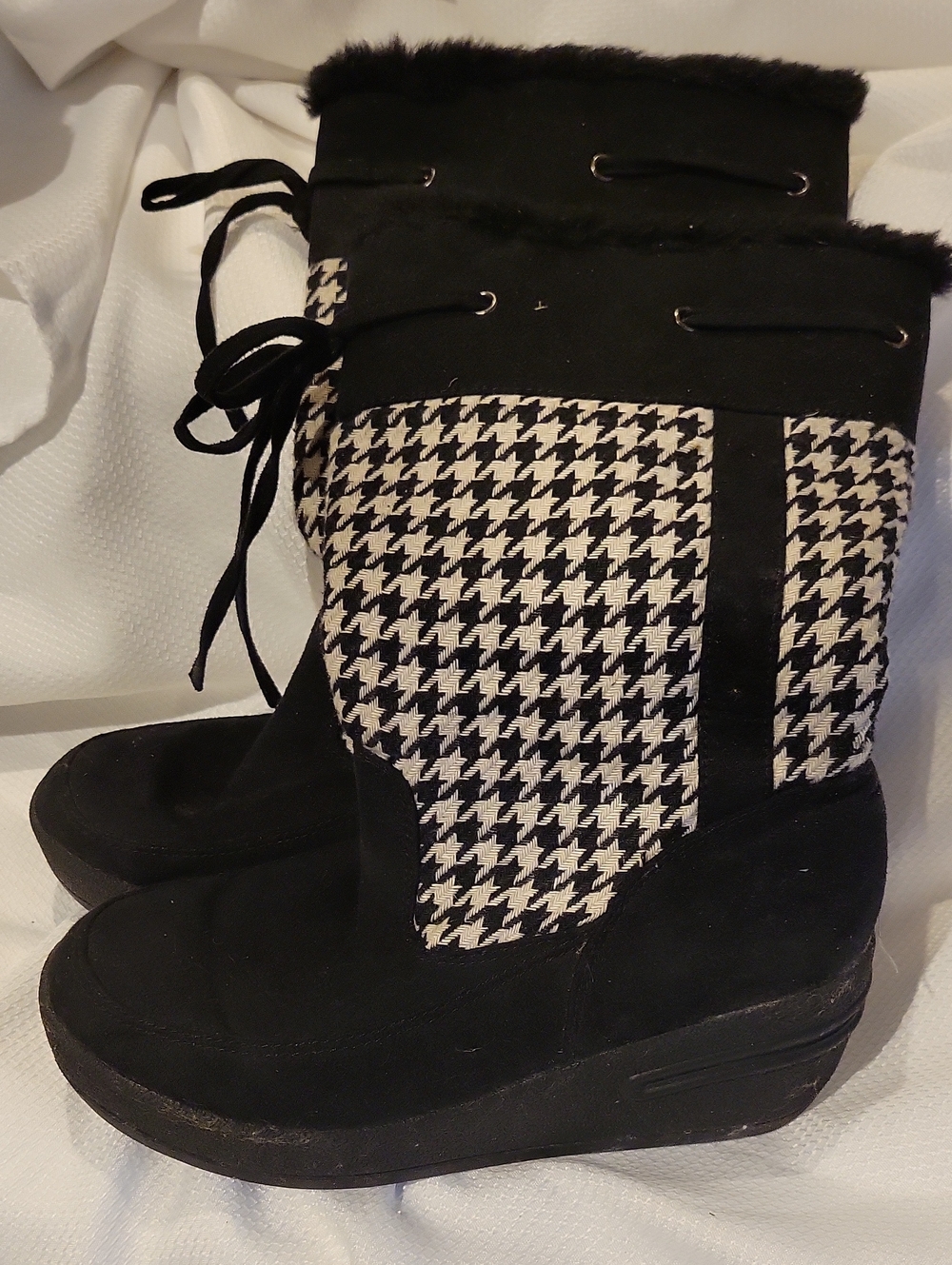 Wear It Declare It SO Wedge Houndstooth Winter Boots.  So Cute And Fun!